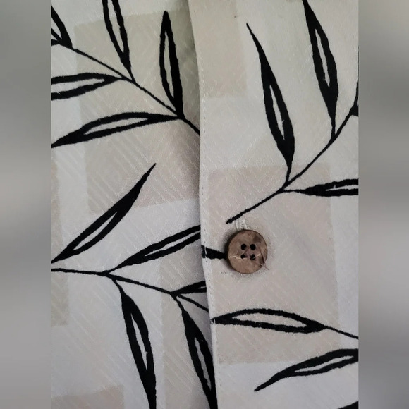 Bobby Chan 100% silk button up‎ top - Picture 5 of 5